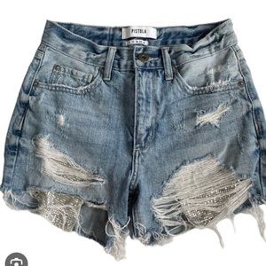 denim shorts with customized pockets
